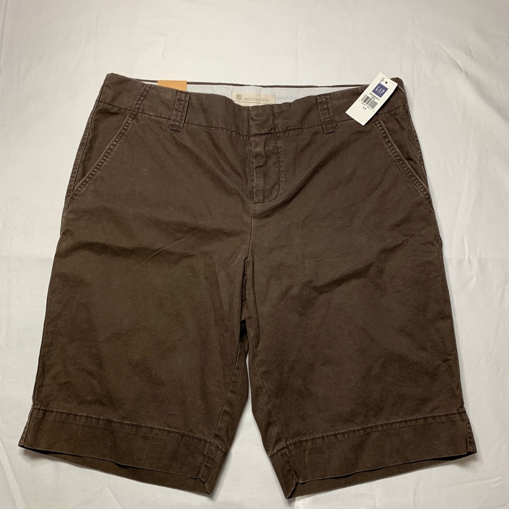 New Gap Bermuda’s chino shorts